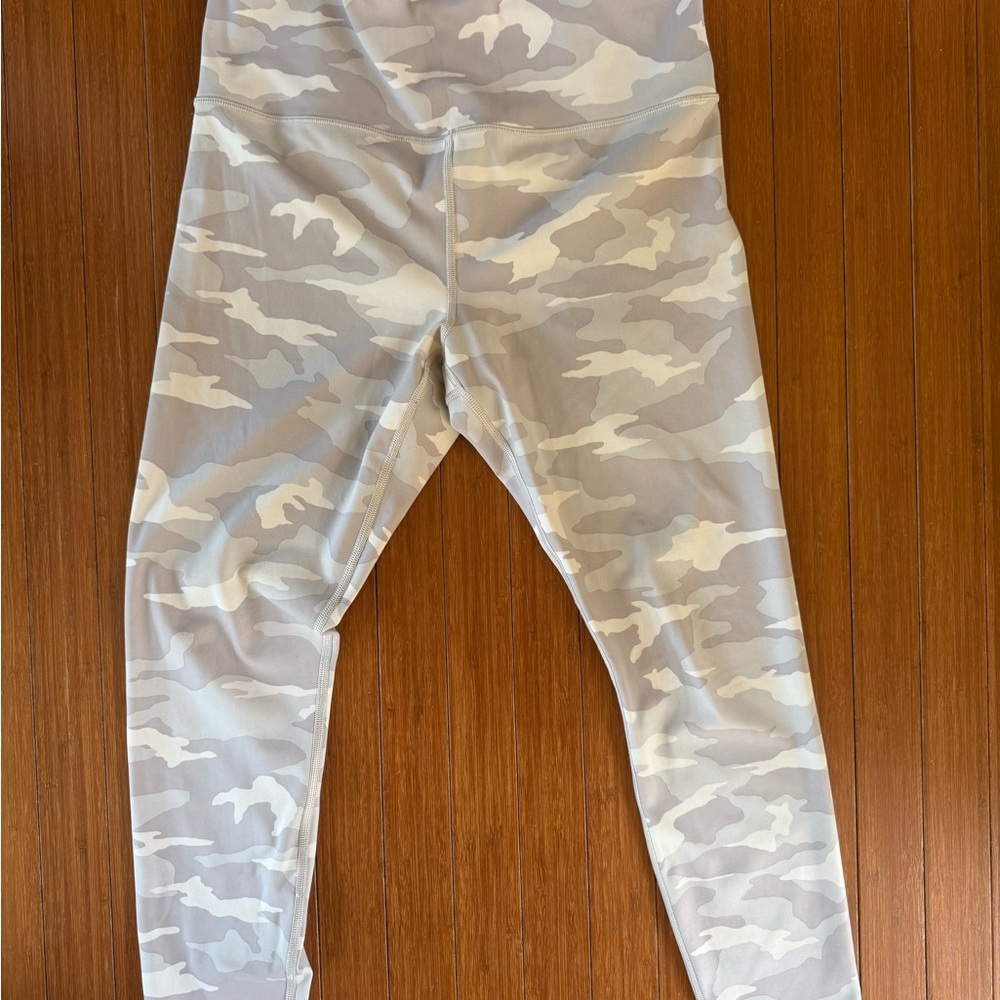 Athleta Women's Gray & Cream Camouflage Leggings 7/8 length